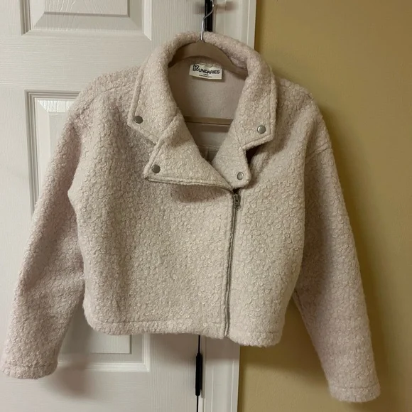 No Boundaries Asymmetric Sherpa Moto Cropped Jacket - Picture 5 of 10